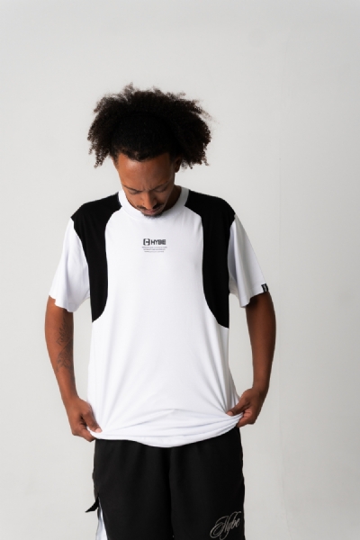 CAMISETA HYBE SNIP STAND OUT BRANCA
