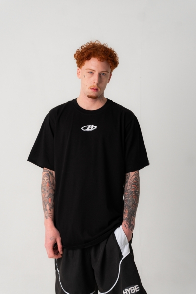 CAMISETA HYBE EMBLEM PRETA